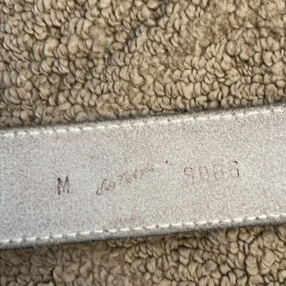 Vintage White Belt with Gold Buckle – Size Medium - Picture 4 of 8